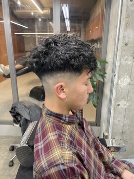 ロンド ローガン 名駅(Lond LOGAN) 短髪　フェード　スパイキーショート　アップバング