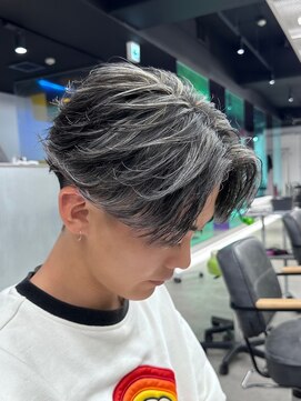 ゼスト 八王子店(ZEST) カルマパーマ/ホワイトメッシュ/センターパート/ウルフ/福田拓実