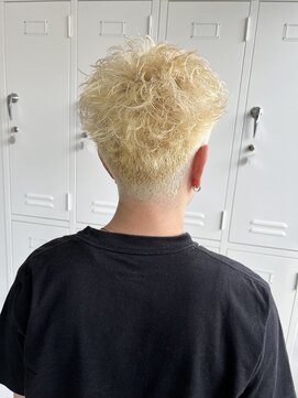 ボブ 金沢(BOB) 10代20代 メンズカット ブリーチ パーマ スパイキーショート