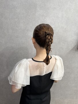 メゾンドムニ 恵比寿(Maison de MUNi) タイト編みおろしポニー