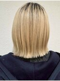 ブロンドベージュ ブリーチ ハイトーン 切りっぱなしボブ 艶髪