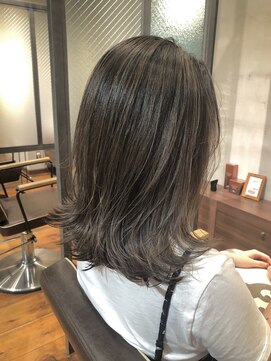 リバレッジ 広尾(Leverage) ミディアムハイライト柔らかグレージュ