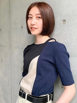 ローウェシェア(Louwe/share) 大人かわいいショートボブ 長め イルミナカラー 前髪あり 30代