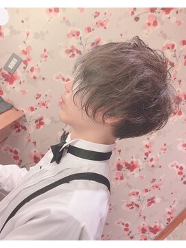 スピンヘアーフラッフィ 茨木(Spin hair fluffy) ミルクティーベージュ×シアーグレージュのメンズヘア