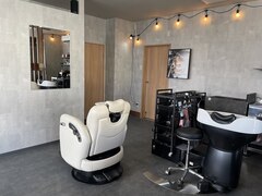 37 beauty salon