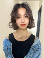 ナービス(NARVIS) 柔らかいウェーブで女性らしさを演出スタイル