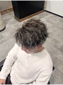 メンズパーマ金メッシュ縦落ちツイスパアップバング
