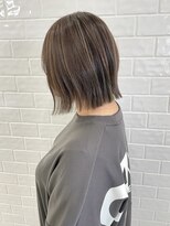 ナジック(749)&nbsp;脱白髪染めハイライト×切りっぱなし