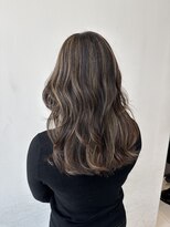 アライブ キチジョウジ(ALIVE Kichijoji)&nbsp;地毛からつくるコントラストの効いたハイライトカラー