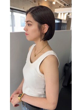 ヨーク(YOKE) 切りっぱなしボブグレージュオリーブグレーミニボブアゴしたボブ