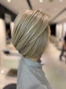 ステア ケース(stair case) ブリーチなし！リタッチのみでつくるライトグレージュ