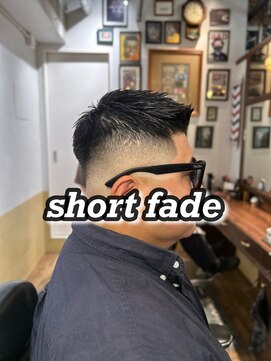 カムレイドフォーライフ(COMRADE 4 LIFE) ショートのフェードスタイル　担当西村