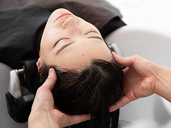 アトリア コースト 横浜(Atria Coast)の写真/炭酸シャンプーで頭皮の汚れをスッキリ！プライベート空間で極上のリラクゼーションを♪