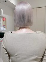 レラート デザイン コスタ 浦和(Relato DESIGN COSTA)&nbsp;切りっぱなしボブ×ホワイトシルバー