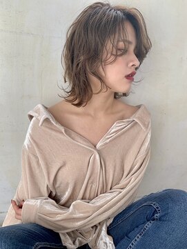 エミィ(emme) ミディアムレイヤー×グレージュ［立川/立川駅/立川南口］