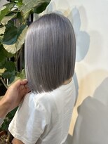 メリー オオサカ(Merly Osaka)&nbsp;夏似合う！ボブとブルーカラー_white blue ash_