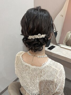 ミラ(Mila) 綺麗めシニヨン☆結婚式定番スタイルアップヘア