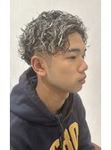 スパイラルパーマ×ホワイトハイライト