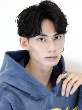 アーリー(Ali'i) センターパートニュアンスパーマフェザーショートマッシュウルフ