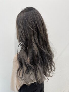 イース バイ アンブルリュクス 北千住(Ease by amble luxe) グレージュ