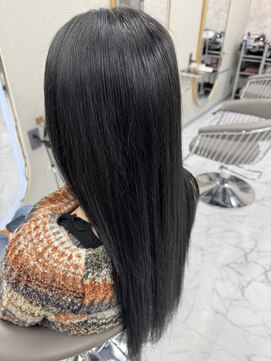 リノ 金山(Rino) デザインカラー/レイヤーカット/ウェットヘア/オリーブベージュ