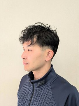 ヘアーソユーズ(HAIR SOYUZ) くせ毛を生かした無造作スキンフェードスタイル