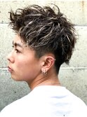 ハイライトツイストパーマアップバング短髪メッシュ