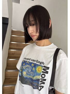 ヨーク(YOKE) ミニボブパツっとステップカット顔まわりグレージュ切りっぱなし