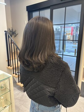 リー(Ly) カラー