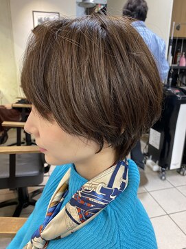 ペネロープ(Penelope) 顔まわり似合わせショート　艶カラー　YACHI