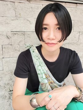 トリコ ヘアアンドケアスペース(trico hair&care space) 暗髪/ハンサムショート/前下りボブ/ステップボーンカット