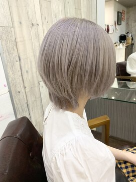 トムキャット(TOM CAT) 秋冬カラー　ショートボブ　ケアブリーチ　グレージュ