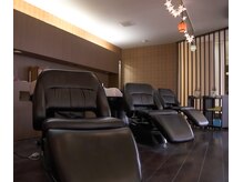 ヘアーサロン ディ アイ ジー ソル(Hair Salon D.I.G sol)の雰囲気（フラットのシャンプーブースでリラックス）