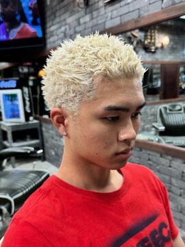 フォーコーナーズカットショップスリーセント 栄(FourCornersCutShop 3/cent) イージードリル/パンク/刈り上げショート/ホワイトブロンド