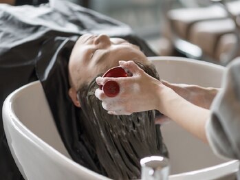 スカイレビュー(SKY Re beau)の写真/フルフラットシャンプー台で癒しの時間◎スパニスト在籍の本格ヘッドスパ