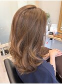 上品なミディアムロング　白髪ぼかし　ハイライト　髪質改善