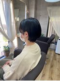 耳かけショートボブ×暗髪カラー