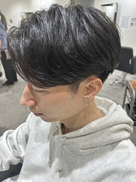 ヒュイル バイ ニアウ(Hwyl by Niau) メンズマッシュセンターパートスパイラルパーマニュアンスパーマ