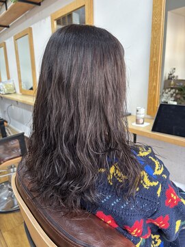 ルポ バイ モイ(Repos by MOI) 暗髪×くるくるパーマ