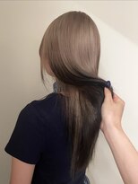 トナリ(tonari)&nbsp;根本が明るいルーツカラー