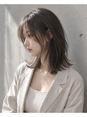 オリーブベージュ