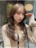 オリーブベージュ