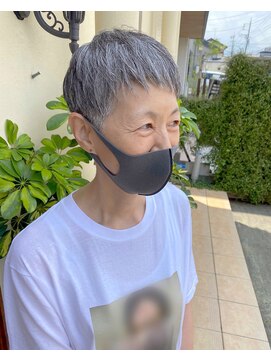 ミチタ(michita) 小顔効果☆グレイカラーを楽しむコンパクトショート【michita】