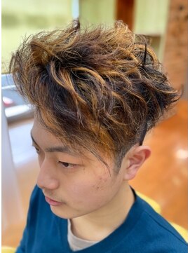 アルチザン(ARTISAN) 【東リベ 半間修二風】ツーブロックショート×金メッシュ