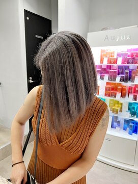 ワン(ONE) バレイヤージュ×前下がりボブ