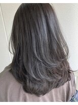 ロカ(roka)&nbsp;根元白髪染めのアッシュグレージュ　レイヤーカット30代40代