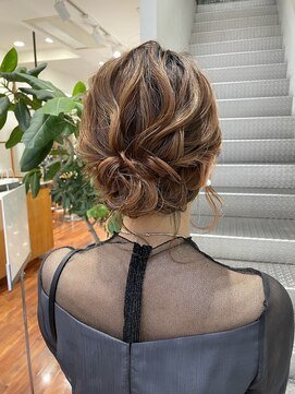 カッツ 元町店(CUT S) ボブヘアのシニヨンヘア