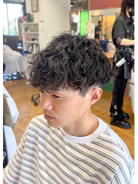 グート ヘアーメイク(gut HAIR MAKE) メンズ 波巻きパーマ やや強め
