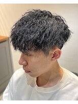 フリーク バーバーショップ 都島店(FREAK BARBER SHOP) 黒髪縦落ちツイストスパイラルパーマツーブロックマッシュ