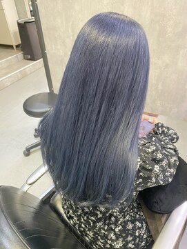 透明感とツヤ感が魅力の《ブルーシルバー》